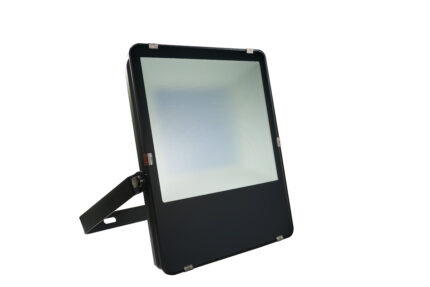 Projectoare LUMI 200W 32000lm 760 65 black-ro-electrice.ro